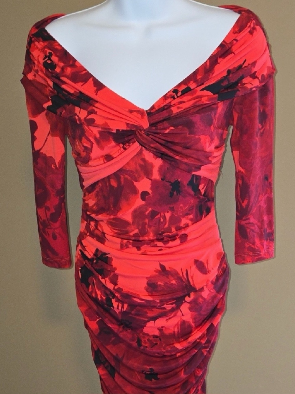 SEXY FORM FITTING Boston Proper Red and Black Floral 3/3 Sleeve Dress NWOT Sz 0